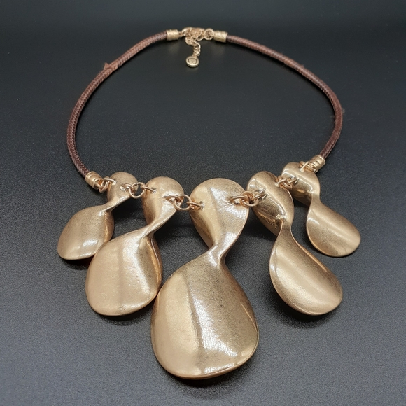 New! Beautiful Golden Bronze Chunky Statement Necklace - Picture 3 of 5